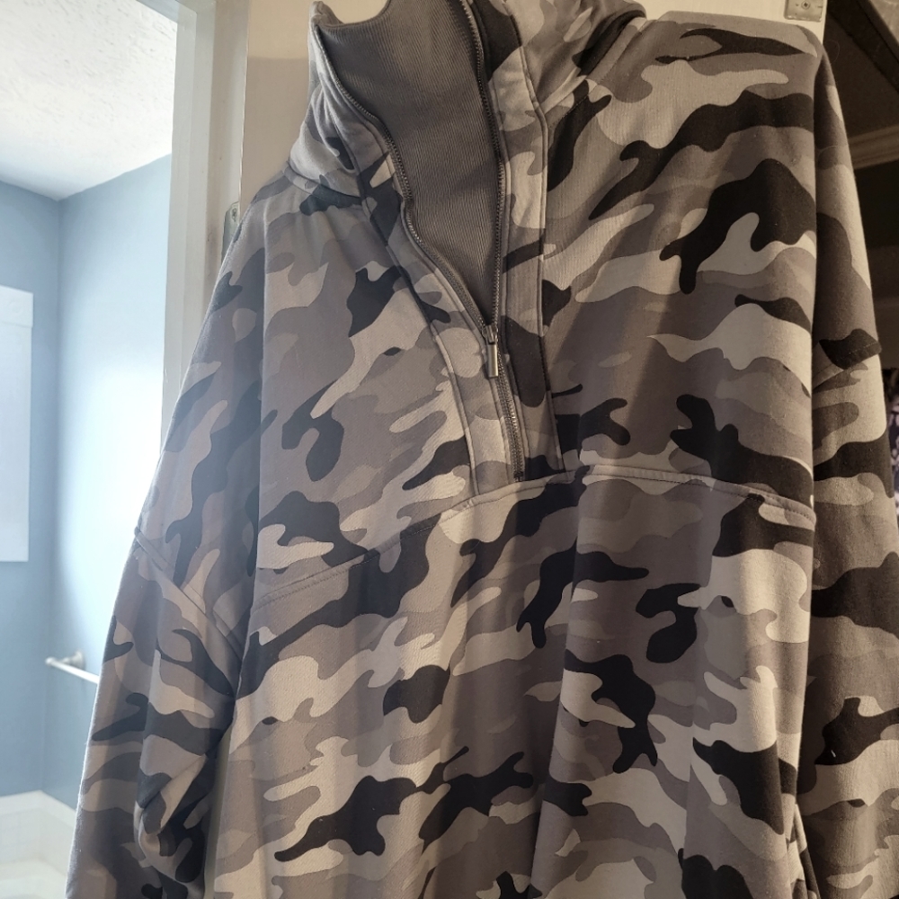 Camo Long Sweatshirt